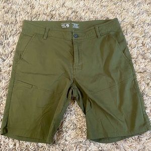 Mountain Hardware Green Shorts 🩳 32/42